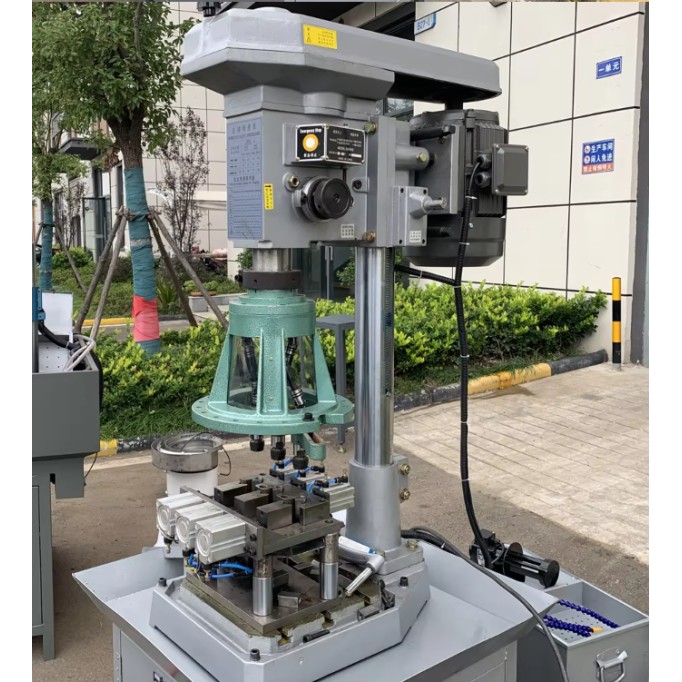 High Quality Screw Automatic Electric Double-Spindle Hot Gear Type Tapping Machine