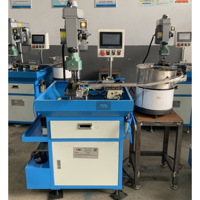 Fully automatic drilling tapping machine